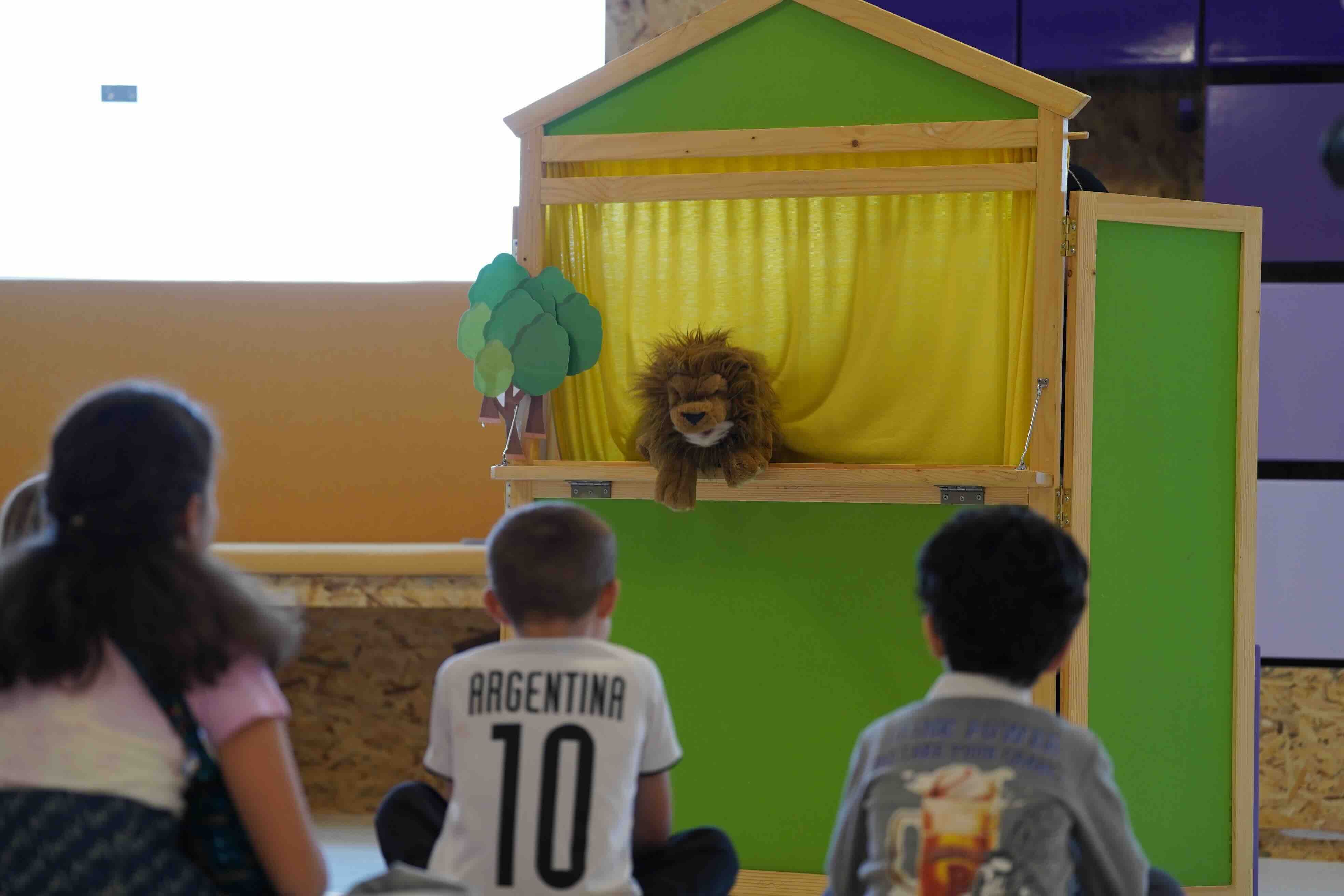 Puppetry: Children Experiment with Storytelling and Puppets